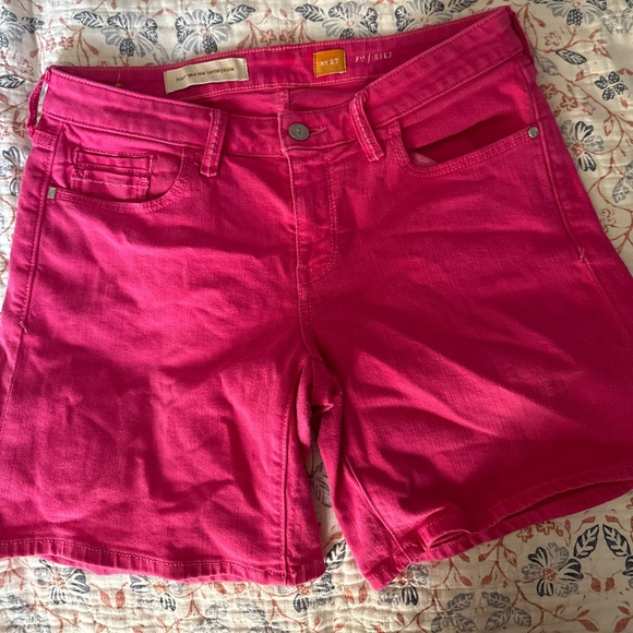 Pilco Shorts - Picture 1 of 2